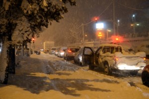 Τι είναι οι χιονοκαταιγίδες: Πώς σχηματίζονται και γιατί συνοδεύονται από βροντές