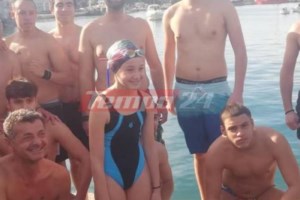 Πλήθος κόσμου στον Πειραιά: Μέλη του Συνδέσμου Βατραχανθρώπων έπιασαν τον Σταυρό [Εικόνες] - εικόνα 4