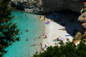 Το... απρόοπτο στη συνέντευξη Βαρβιτσιώτη στο BBC, που έγινε viral [βίντεο]