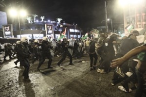 Η γυναίκα που έγινε σύμβολο στο Ισραήλ: Καθυστέρησε τους τρομοκράτες της Χαμάς με... τσάι και φαγητό και έσωσε το σπίτι της [Βίντεο] - εικόνα 3