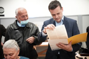 Με βίντεο στα social media η νέα κόντρα Δούκα - Μπακογιάννη - Για τα πάρκα τσέπης και τα αδέσποτα