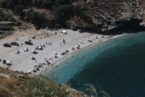 Deutsche Welle: Απλησίαστες οι διακοπές στα νησιά για τους Έλληνες - "Φθηνότερο το Nτουμπάι από τις Κυκλάδες"