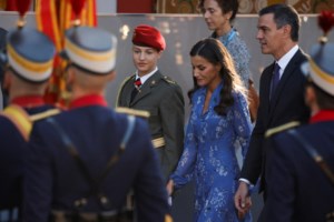 Ομορφιά, χάρη και αυτοπεποίθηση: Η πριγκίπισσα Λεονόρ μάγεψε στην πρώτη της εμφάνιση χωρίς στρατιωτικά - εικόνα 6