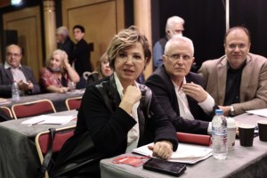 Το... βαρύ ζεϊμπέκικο της Όλγας Γεροβασίλη στην πρεμιέρα του Γιώργου Μαργαρίτη [βίντεο]