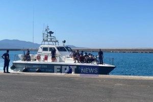 Επεισόδιο στη Σύμη: Διακινητής προσπάθησε να εμβολίσει περιπολικό του Λιμενικού και τραυματίστηκε