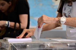 Εκλογές 2023: Αγρότης στο Ναύπλιο πήγε να ψηφίσει με το γαϊδουράκι του και έγινε viral [βίντεο]