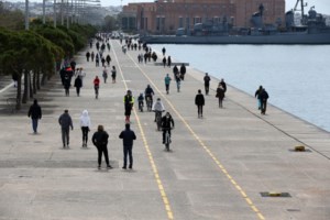 Θεσσαλονίκη: Άδειασε επιτέλους η παραλία - Ξεκινούν τα πρόστιμα - εικόνα 2