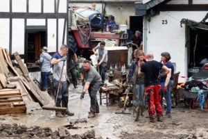 Γερμανία: Συνεχίζεται η θύελλα με τον Λάσετ - Νέα "συγγνώμη" για τα γέλια στις πλημμυρισμένες περιοχές - εικόνα 3