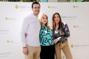 Αντζελα Δημητρίου: Πήγε στα μαγαζιά και σε 10 λεπτά χάλασε 3.000 δολ., λέει ο κουμπάρος της κόρης της - εικόνα 2