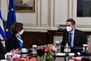 Μητσοτάκης στο Νταβός: "Θα πιέσουμε τις εταιρείες να παραδώσουν γρήγορα τα εμβόλια" - εικόνα 3