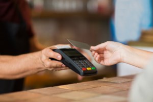 Στουρνάρας σε Bloοmberg: Επιπλέον ανάπτυξη κατά 2% ετησίως τα επόμενα 6 χρόνια χάρη στο Ταμείο Ανάκαμψης - εικόνα 2