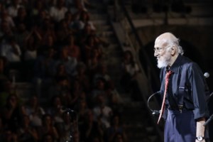 Οταν το ΑΠΘ τιμούσε τον Διονύση Σαββόπουλο - Η ομιλία του, γεμάτη εικόνες, υπαινιγμούς και εξομολογήσεις - εικόνα 2