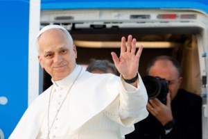 Ιστορική επίσκεψη του Πάπα στην Τουρκία: Η τυπική χειραψία με τον Ερντογάν και οι αμήχανες στιγμές - εικόνα 5