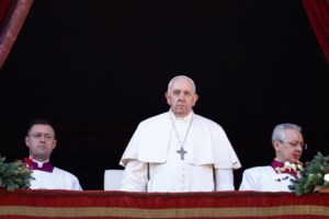 Πολύ άρρωστος ο πρώην πάπας Βενέδικτος - Ο πάπας Φραγκίσκος ζήτησε από τον κόσμο να προσευχηθεί