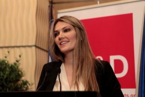 Νουριέλ Ρουμπινί για Εύα Καϊλή: Διεφθαρμένη αρχιμαζορέτα "βασίλισσα των κρυπτονομισμάτων"