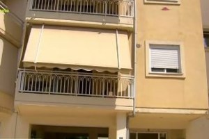 Σοκ στην Αλεξανδρούπολη: Έπεσε καγκελόπορτα πάνω σε κοριτσάκι 4 ετών - Νοίκιασαν το σπίτι μέσω Airbnb - εικόνα 2