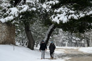 Meteo: Βελτιώνεται... λίγο ο καιρός αύριο, με άνοδο της θερμοκρασίας