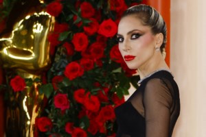 "Ποια είναι αυτή;": Αγνώριστη η Lady Gaga σε βίντεο στο TikTok - εικόνα 2