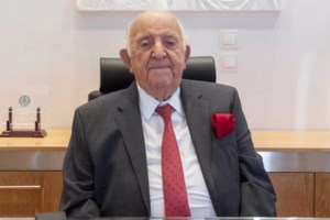 Πέθανε ο δημοσιογράφος Βασίλης Κουτουζής σε ηλικία 84 ετών