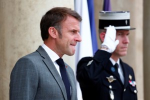 Γαλλία: Αποκαλύψεις για τη χυδαία συμπεριφορά ψηφοφόρων της Λε Πεν σε μετανάστες - "Χιμπατζή, γύρνα στη φωλιά σου" - εικόνα 3