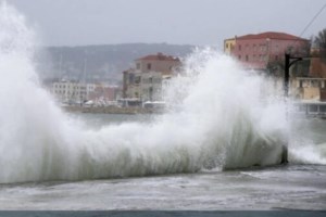 Κακοκαιρία "EVA": Βγάλτε τις συσκευές από την πρίζα, μην αγγίζετε σωληνώσεις - Οι συστάσεις της Πολιτικής Προστασίας