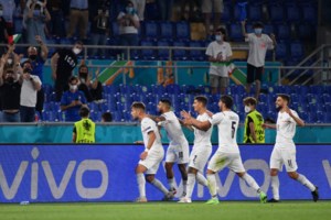 Euro 2020: Απίστευτη πρόταση γάμου την ώρα του αγώνα Ιταλία - Τουρκία [βίντεο] - εικόνα 2