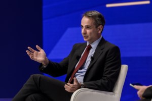 Η ματωμένη κρεμάστρα: Το ανατριχιαστικό σκίτσο του Αρκά για την απαγόρευση των αμβλώσεων στις ΗΠΑ - εικόνα 2