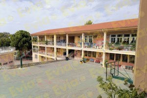 Θεσσαλονίκη: Πατέρας εισέβαλε σε υπό κατάληψη σχολείο - Εσπασε την πόρτα και τραυμάτισε μαθητές