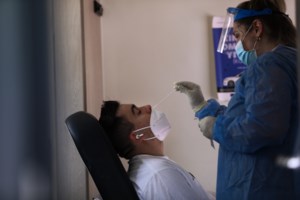 "Καμπανάκι" από το Ινστιτούτο Ρόμπερτ Κοχ: Μη ρεαλιστική η ανοσία της αγέλης το φθινόπωρο