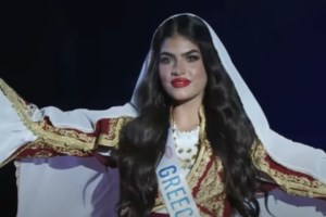 Ζωή Ασουμανάκη: Τα δύσκολα παιδικά χρόνια μιας εστεμμένης - Το bullying, η αλωπεκία και ο χωρισμός των γονιών της [Βίντεο]