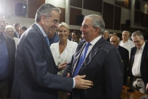 Με τον γιο του Αντώνη Σαμαρά φωτογραφήθηκε ο Κώστας Καραμανλής στην Πύλο: "Τιμή μου"