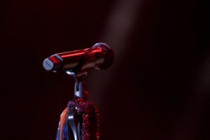 Σπύρος Μπιμπίλας: "Αυτοί που καταγγέλλουν τον γνωστό τραγουδιστή για παρενόχληση θα πρέπει να προχωρήσουν"