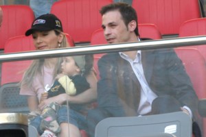 Όταν ο Ντέμης έκανε "παράπονα" για τη Βανδή: "Η τύπισσα είναι κάθε βράδυ στα μπουζούκια - Δεν βρισκόμαστε ποτέ" - εικόνα 2