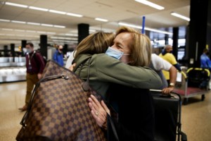 "Μια ίωση όπως όλες": Πώς οι απόψεις του αρνητή γιατρού στον Δομοκό ξεκλήρισαν όλη την οικογένειά του σε έναν μήνα