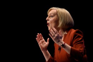 "Υπέροχα!": Πανηγυρίζουν οι ψηφοφόροι των Τόρις την παραίτηση της Τρας - "Φέρτε πίσω τον Μπόρις" - εικόνα 2