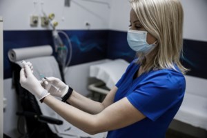 Κορονοϊός: Έκτακτη ενημέρωση από τον ΕΟΔΥ μετά τη ραγδαία αύξηση των κρουσμάτων