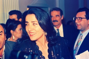 Greek Glamour: Ειρήνη Παππά, Κώστας Γαβράς και Ιβ Μοντάν στην πρεμιέρα του "Ζ" [εικόνα]