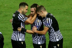 Super League: Συνέχισαν με εκτός έδρας νίκες Ολυμπιακός και ΠΑΟΚ - εικόνα 3