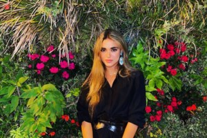 Ειρήνη Τσάκου: Η κούκλα κόρη της Σήλιας Κριθαριώτη και του Νίκου Τσάκου με φλογερό, αποκαλυπτικό φόρεμα - εικόνα 8