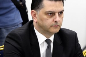 ΠΑΣΟΚ για Μπεκίρη: "Βρήκε το πτυχίο ή ακόμη;" - Απαντά με εξώδικα ο συνεργάτης του πρωθυπουργού