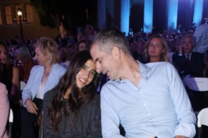 Κοσιώνη για Μπακογιάννη: Δεν φεύγουμε χωρίς φιλί και αγκαλιά - Έχω αγωνία αν θα τα καταφέρει την Κυριακή [βίντεο]