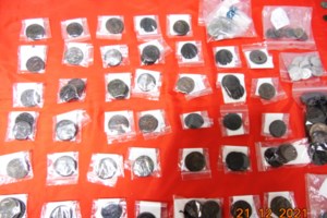 This is (s)Parta: Εκλεψαν την... περικεφαλαία από την είσοδο της Σπάρτης - Eπικήρυξαν τους κλέφτες με 1000€