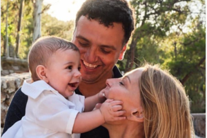 Τζένη Μπαλατσινού:  "Χρόνια πολλά" με μια ιδιαίτερη φωτογραφία με την οικογένειά της