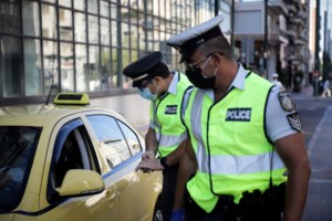 Πώς σπείρα υπέκλεπτε στοιχεία τραπεζικών καρτών με παγίδευση ΑΤΜ