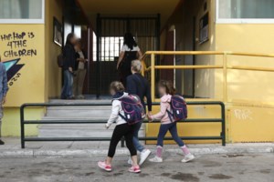 Ανοιγμα σχολείων - Καθηγήτρια Παπαευαγγέλου: Δεν είναι σίγουρο ότι θα έχουμε όφελος από την μετάθεση της έναρξης