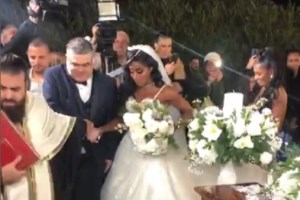 Δεξίωση Ελέτσι - Λεμονίδη: Το τσουχτερό κρύο, ο στολισμός με χρυσό και μαύρο και η επταώροφη τούρτα με τα στέμματα - εικόνα 15