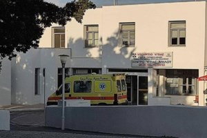 Φωκίδα: Έριξαν δυναμιτάκια και έκαψαν υπεραιωνόβιο πλάτανο [εικόνες]