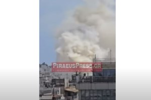 Μεγάλη φωτιά σε μάντρα σκαφών στη Βάρη - Επί τόπου ισχυρή δύναμη της Πυροσβεστικής [εικόνες - βίντεο] - εικόνα 2