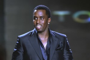 Σοκαριστικό βίντεο: Ο ράπερ Παφ Ντάντι ξυλοκοπεί με απίστευτη αγριότητα την πρώην σύντροφό του