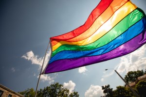 Λάρισα: Παρέα νεαρών χούλιγκαν "έσπασε" αυτοκίνητα για… πλάκα